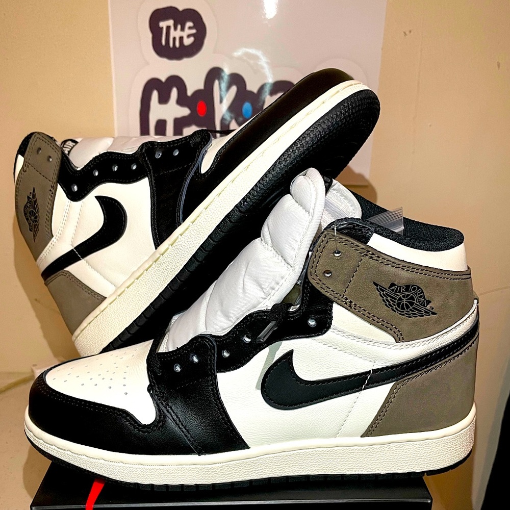 Jordan 1 Retro High Dark Mocha Size 6Y